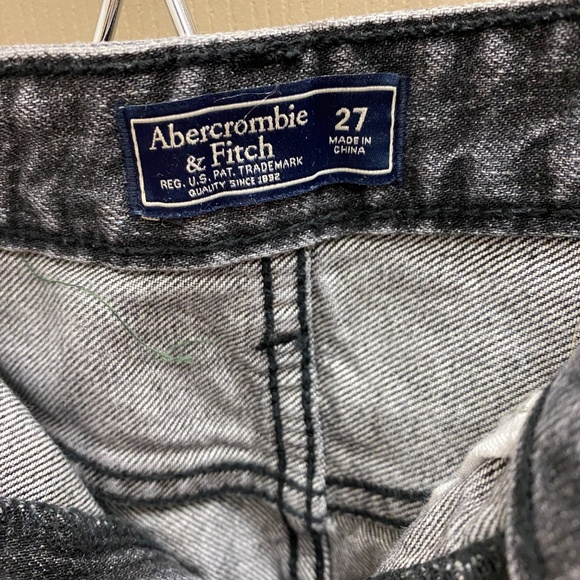 Abercrombie Denim Skirt, Black w. floral embroidery, Size 27, NWOT - Picture 3 of 3